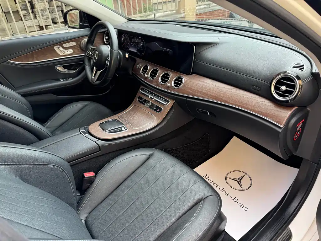 Mercedes-Benz E-Class — миниатюра 10