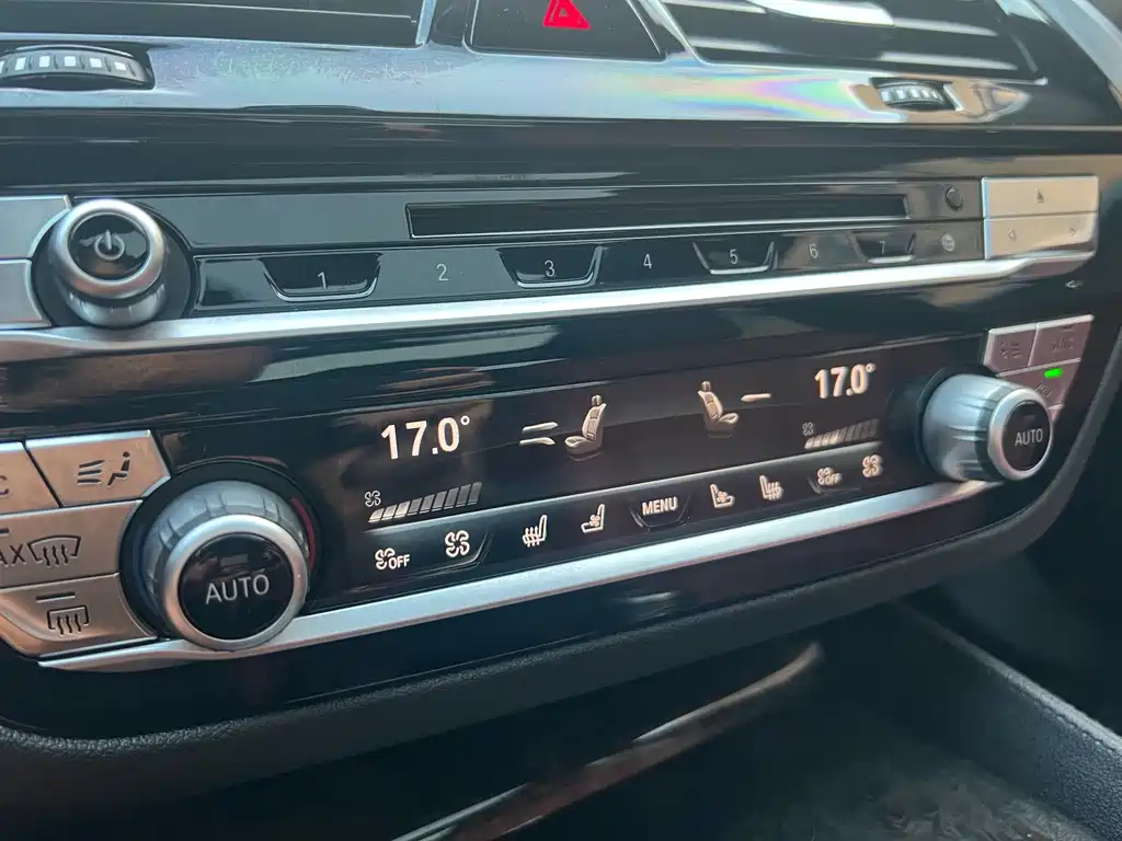 BMW 5 Series — миниатюра 15