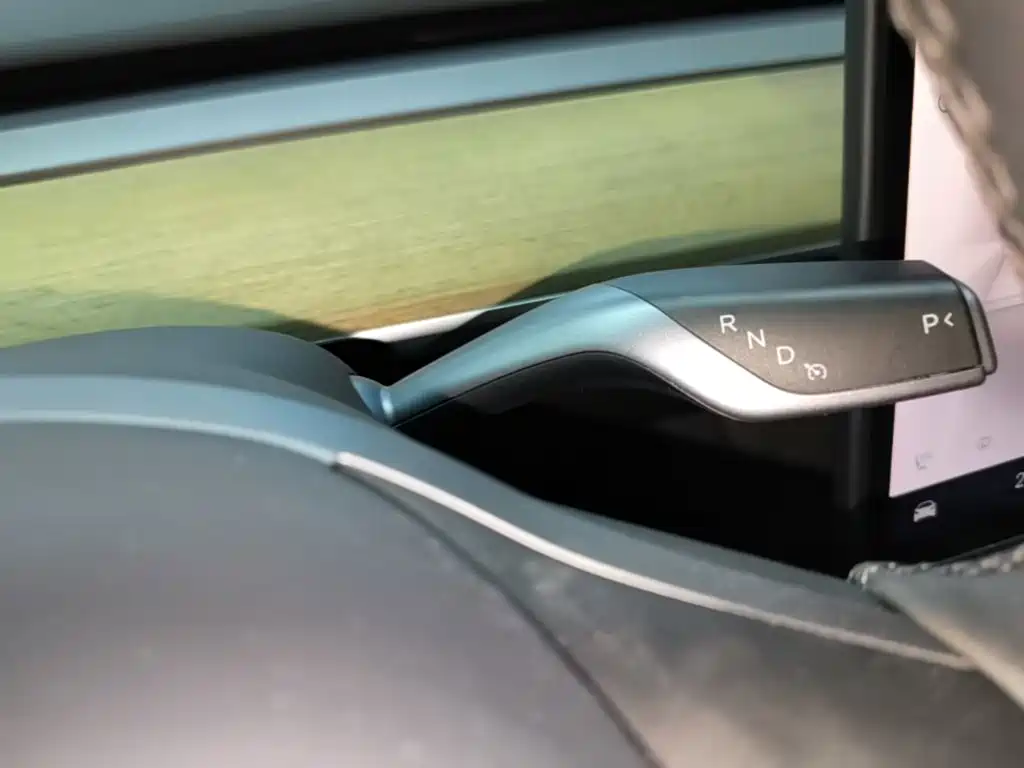 Tesla Model Y — миниатюра 14