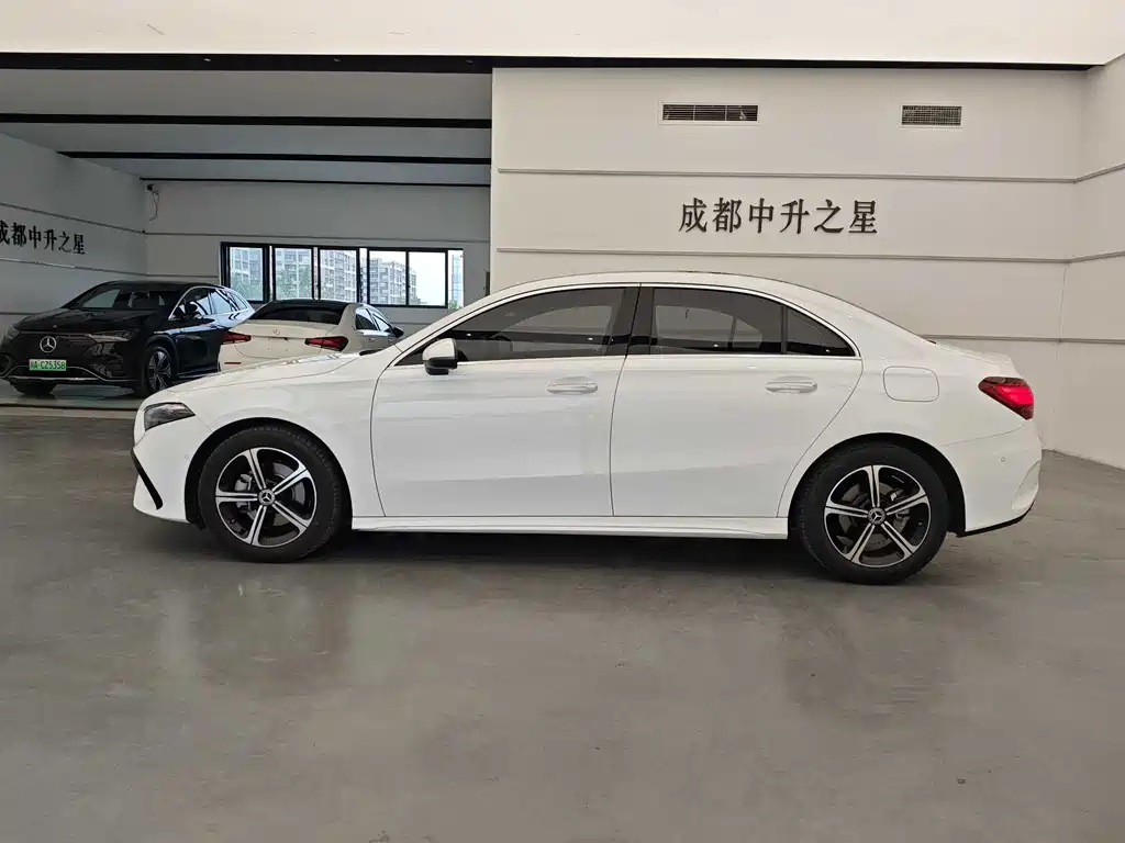 Mercedes-Benz A-Class A 2023 A 200 L Fashion