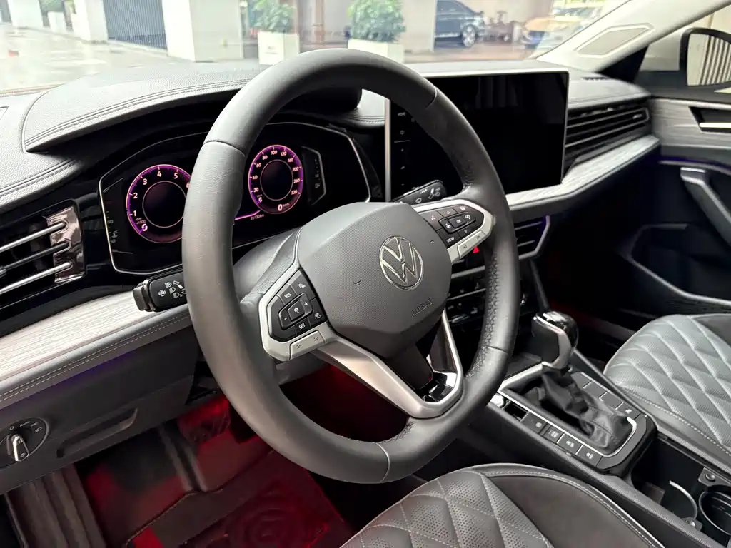 Volkswagen Sagitar 2025 300TSI DSG