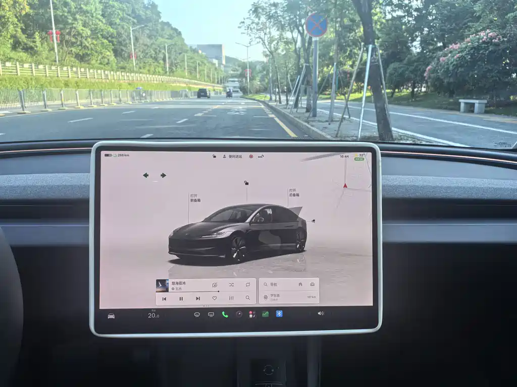 Tesla Model 3 — миниатюра 12