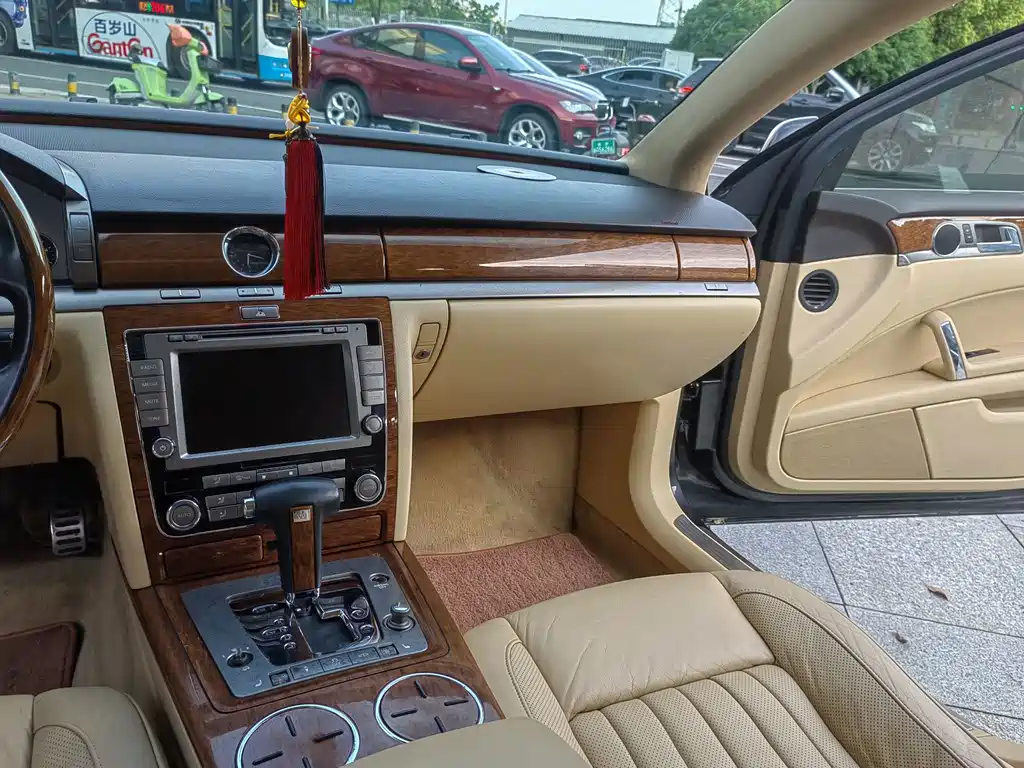Volkswagen Phaeton — миниатюра 17