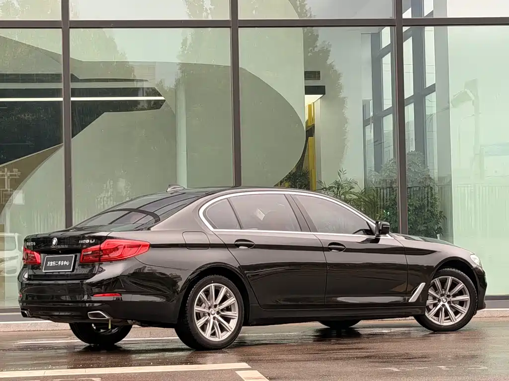 BMW 5 Series — миниатюра 30