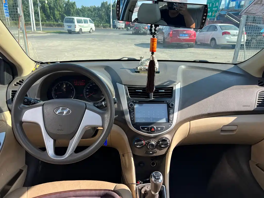 Hyundai Verna — миниатюра 6
