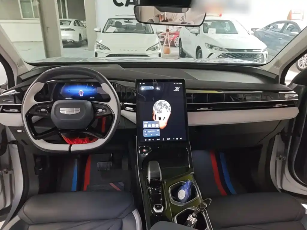Geely Boyue L — миниатюра 10