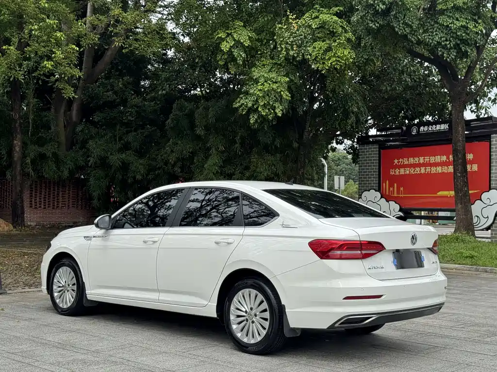 Volkswagen Lavida — миниатюра 5