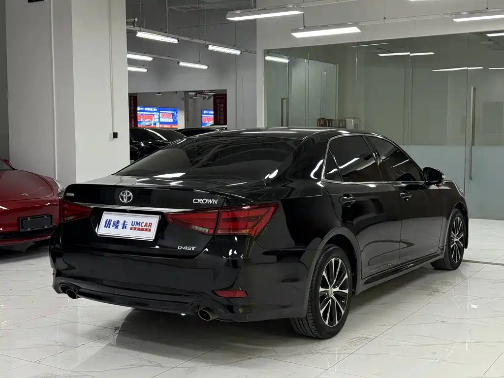 Toyota Crown — миниатюра 6