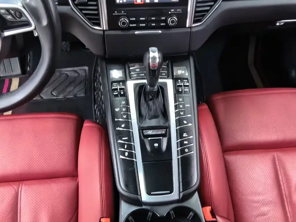 Porsche Macan — миниатюра 9