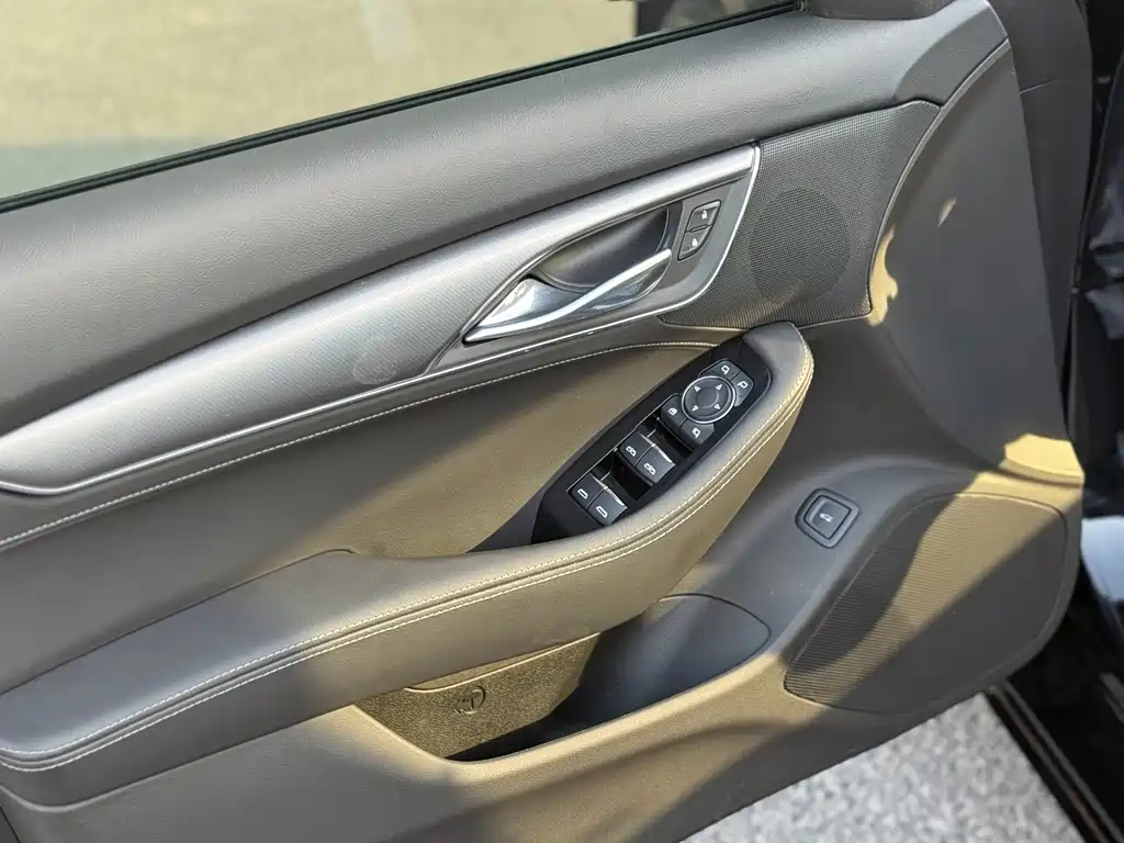 Cadillac CT5 — миниатюра 13