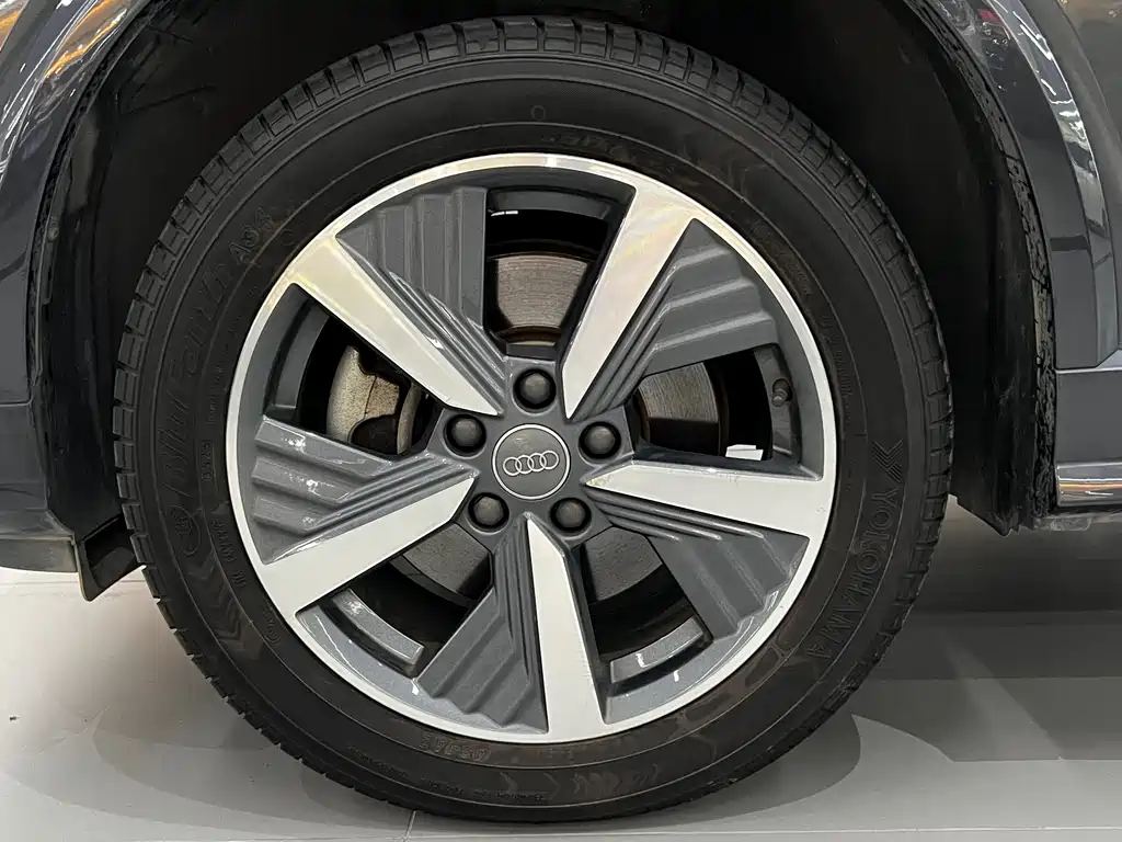 Audi Q2L e-tron — миниатюра 13
