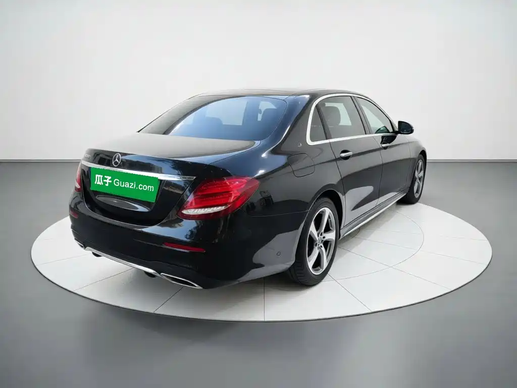 Mercedes-Benz E-Class — миниатюра 4