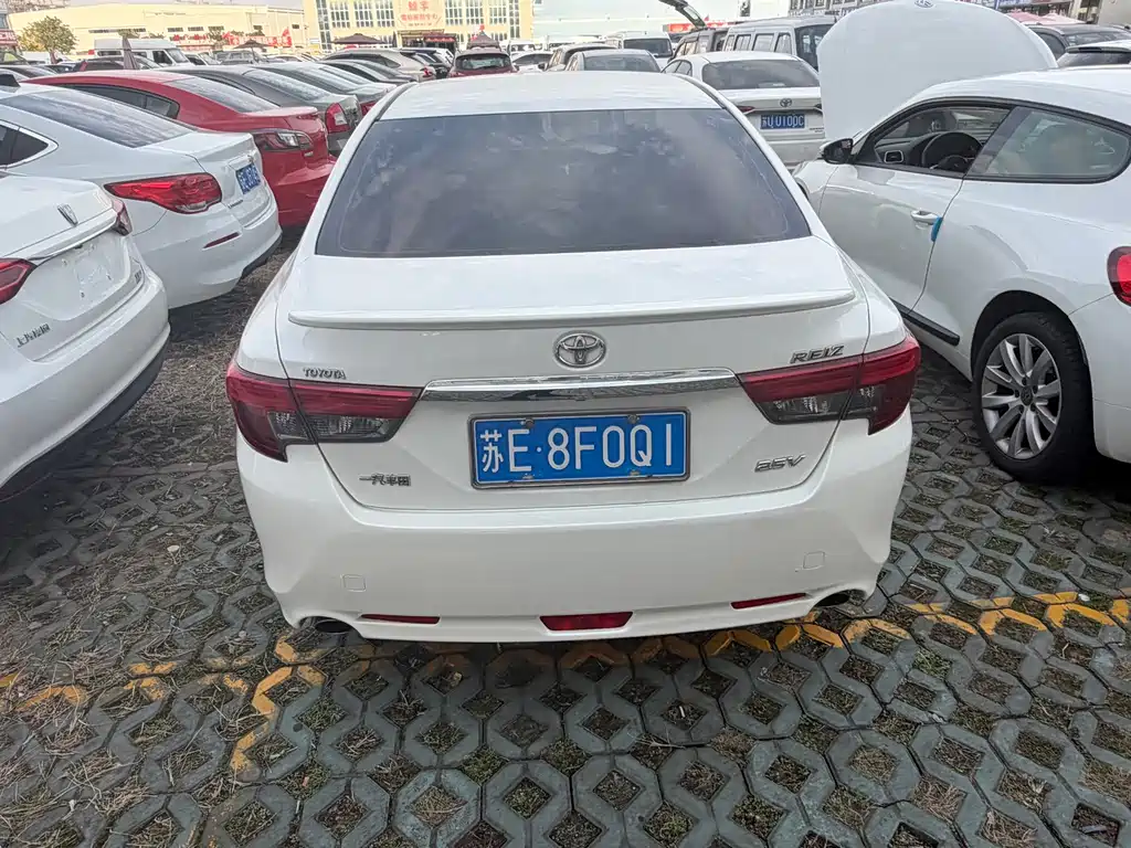 Toyota Reiz — миниатюра 4