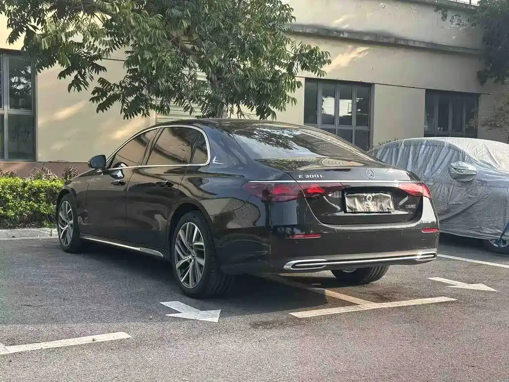 Mercedes-Benz E-Class — миниатюра 6