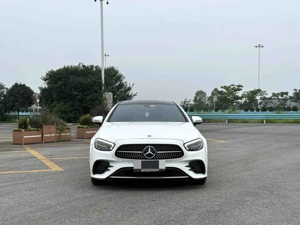 Mercedes-Benz E-Class — миниатюра 2