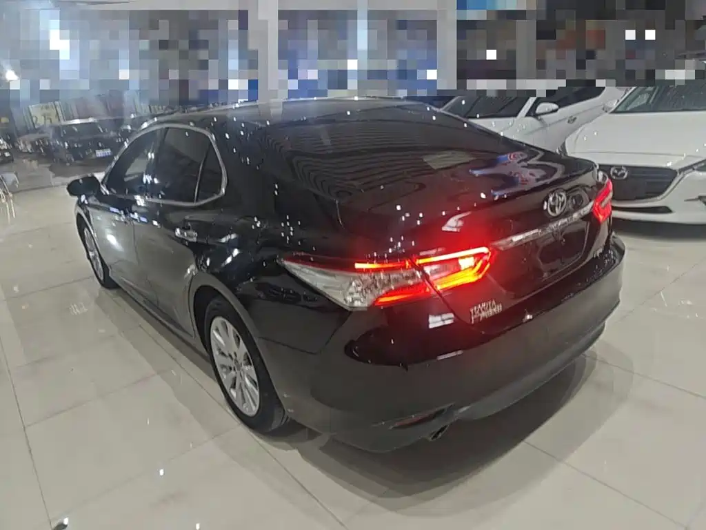 Toyota Camry — миниатюра 5