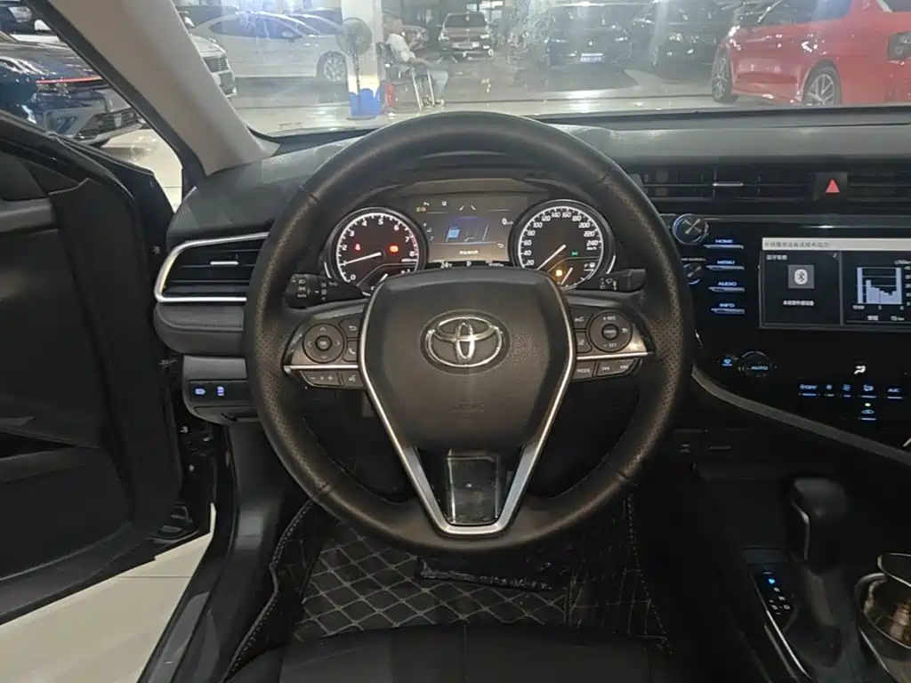 Toyota Camry — миниатюра 11