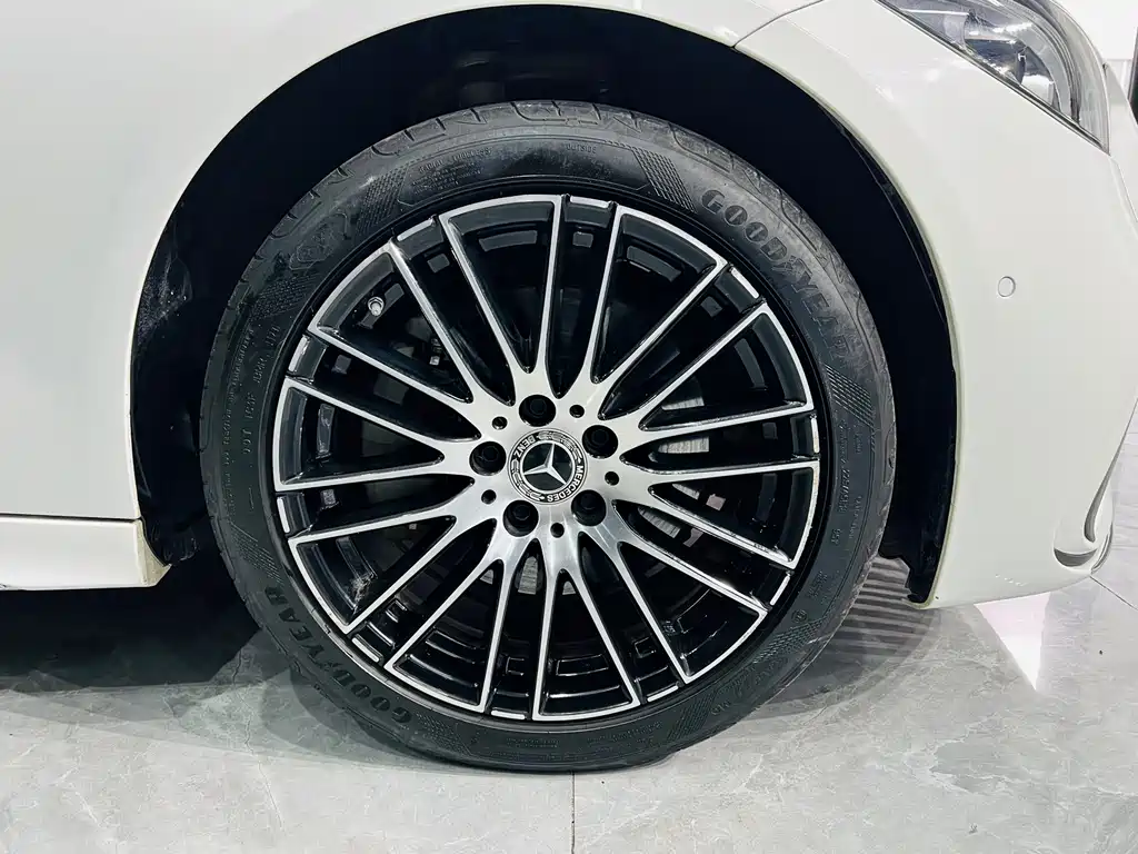 Mercedes-Benz C-Class — миниатюра 13