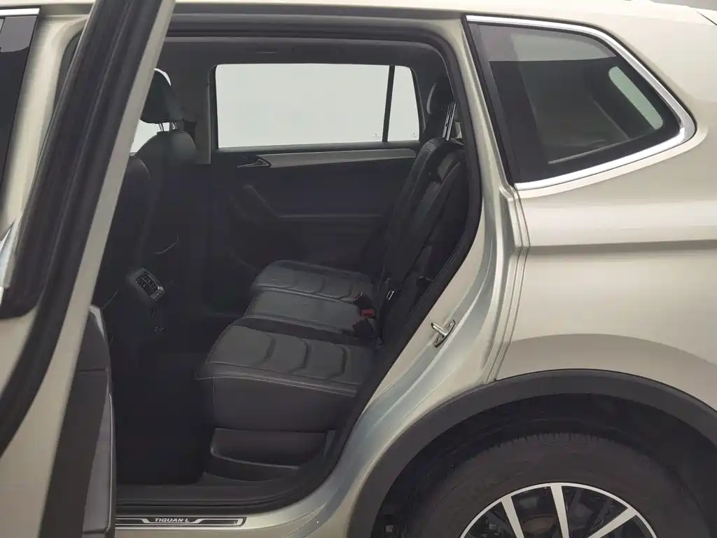 Volkswagen Tiguan L — миниатюра 15