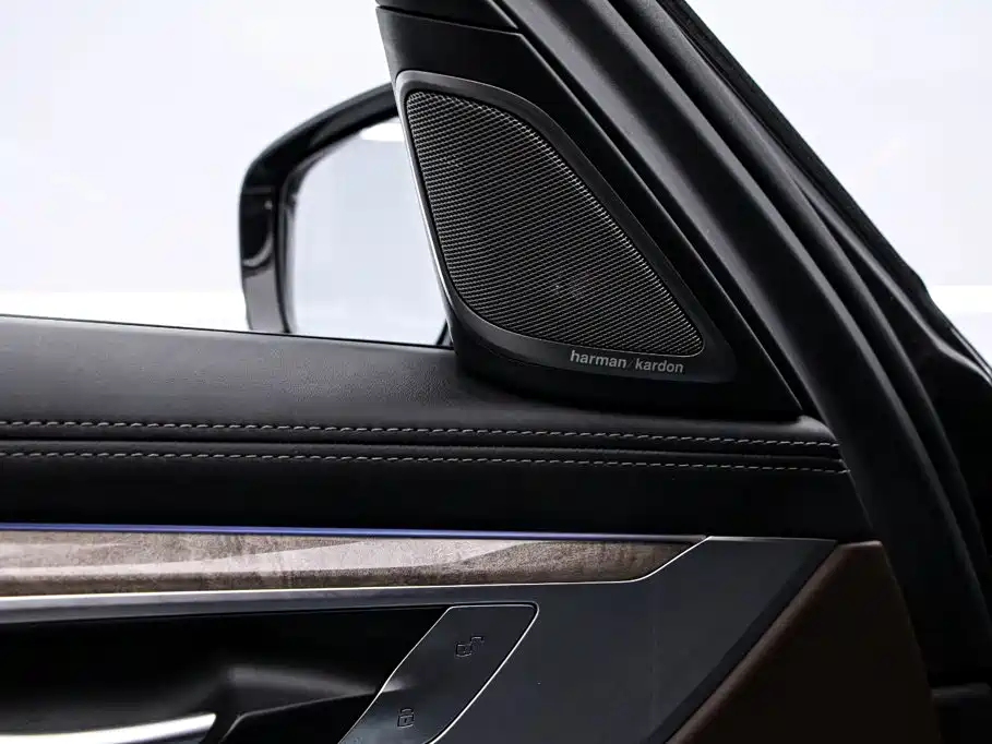 BMW 7 Series — миниатюра 14