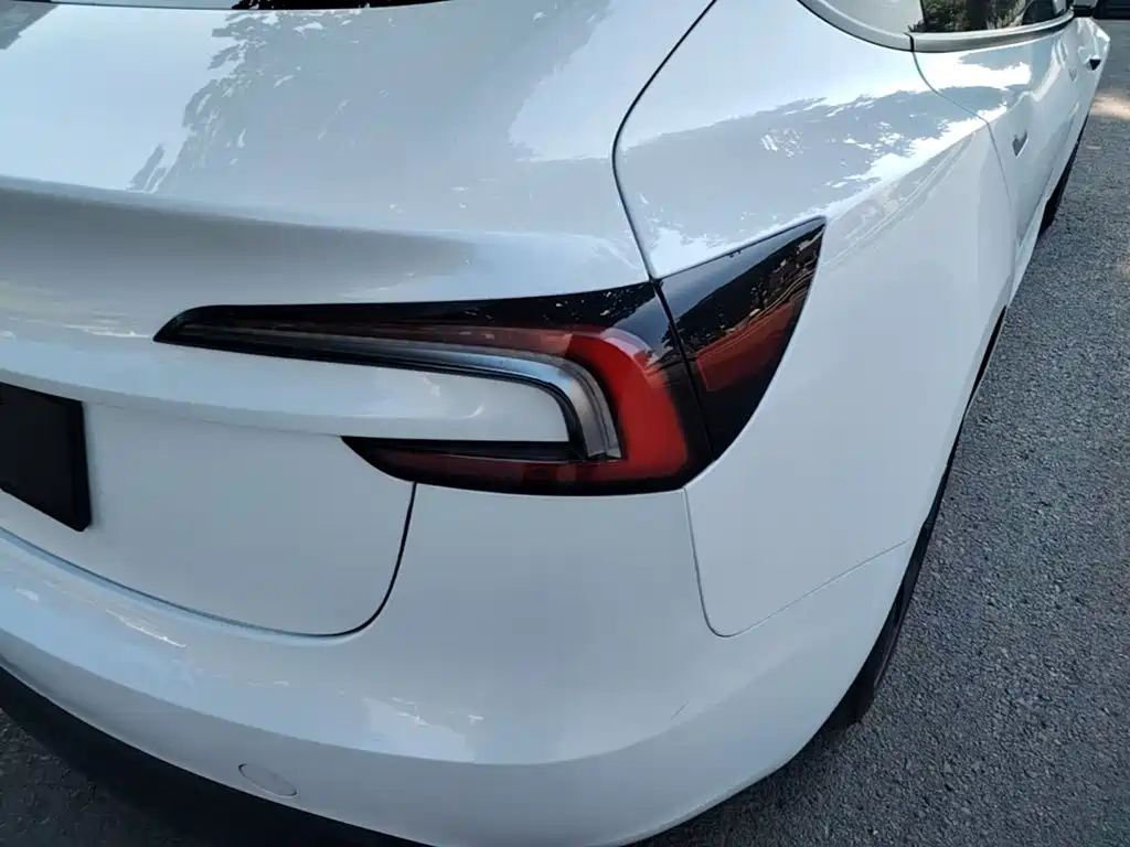 Tesla Model 3 — миниатюра 8