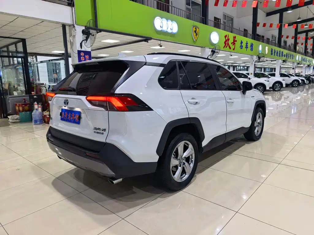 Toyota RAV4 — миниатюра 6