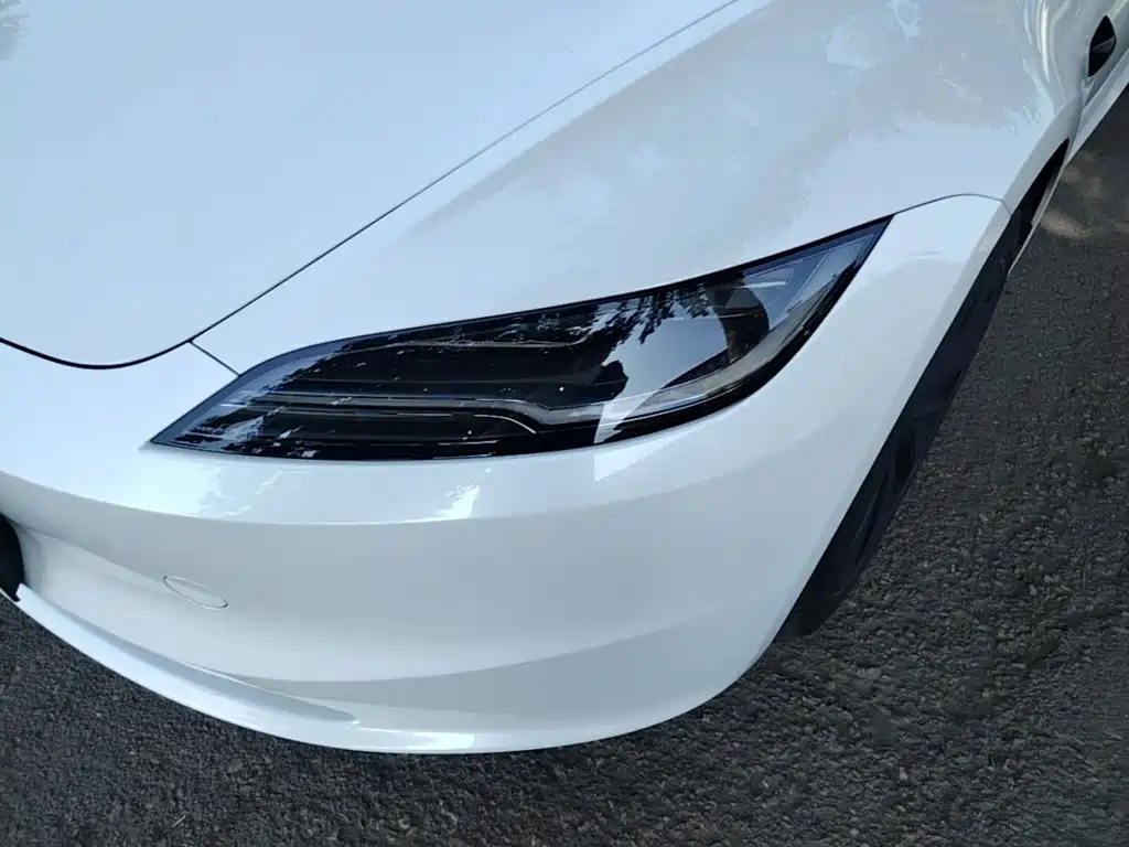 Tesla Model 3 — миниатюра 24