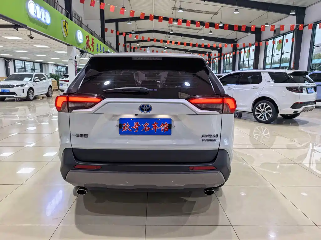 Toyota RAV4 — миниатюра 7