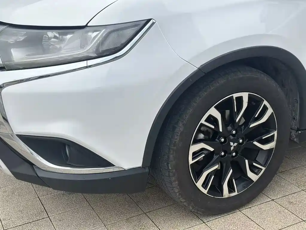 Mitsubishi Outlander — миниатюра 24