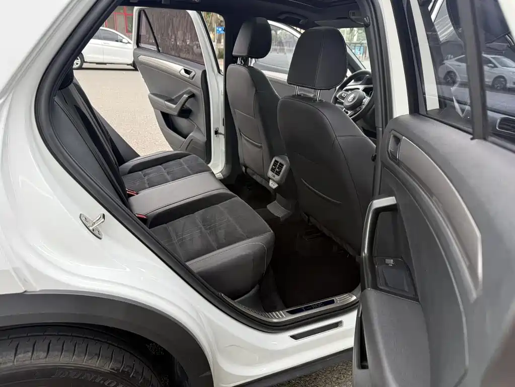 Volkswagen T-Roc — миниатюра 18