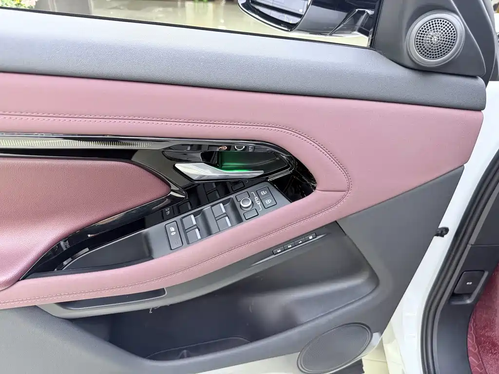 Land Rover Evoque PHEV — миниатюра 8