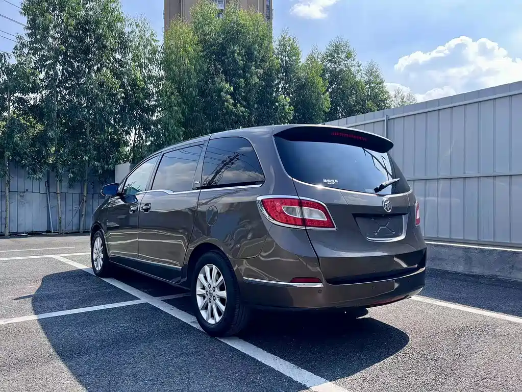 Buick GL8 — миниатюра 6