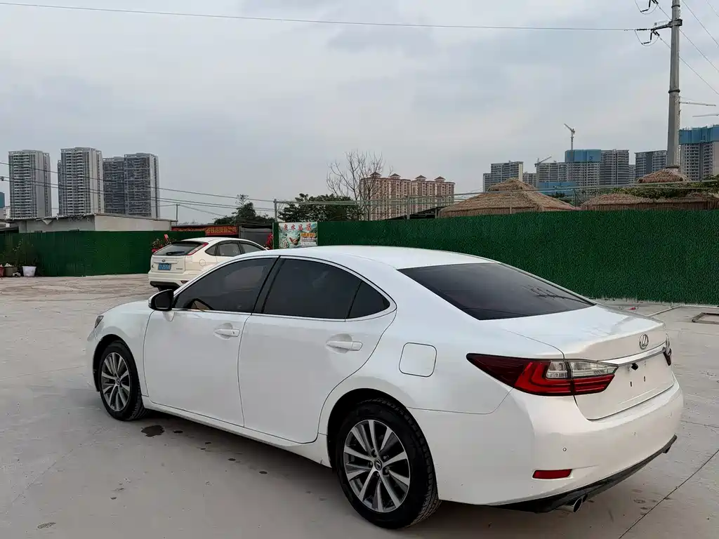 Lexus ES — миниатюра 5