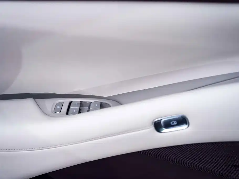 Xiaomi YU7 — миниатюра 29