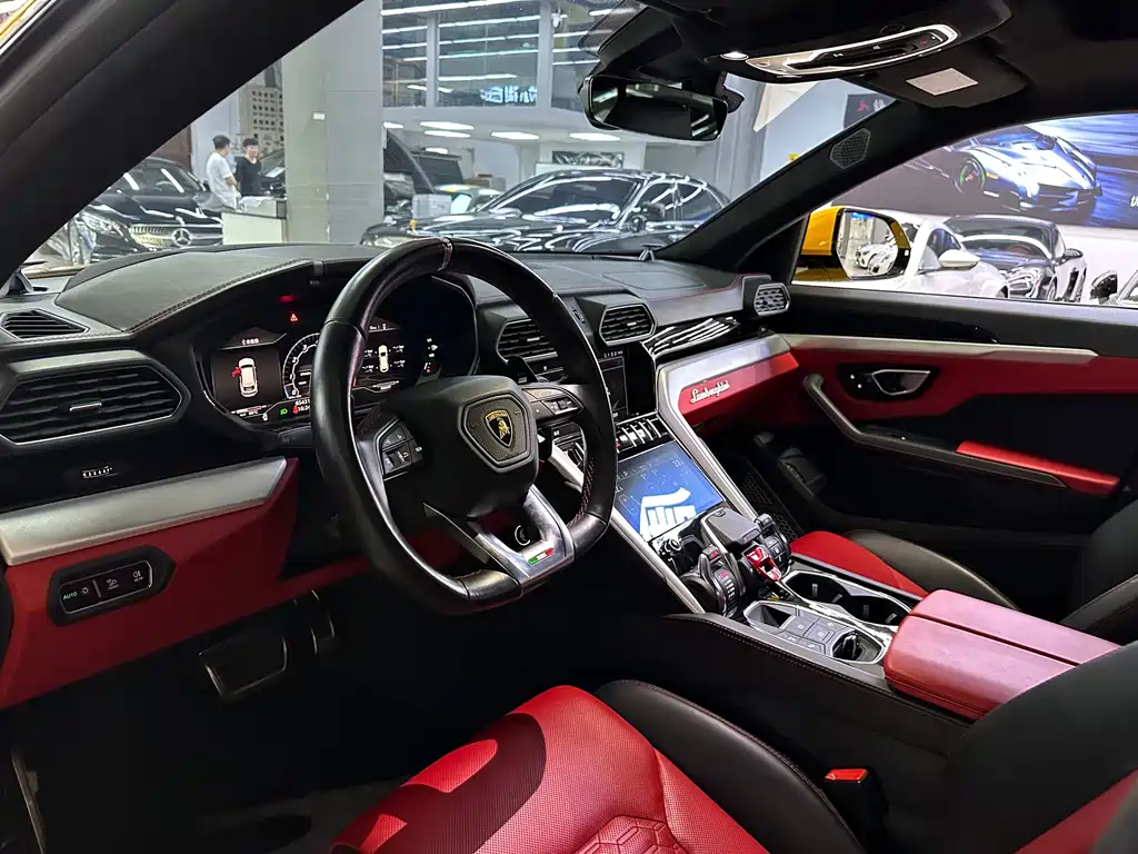 Lamborghini Urus — миниатюра 7