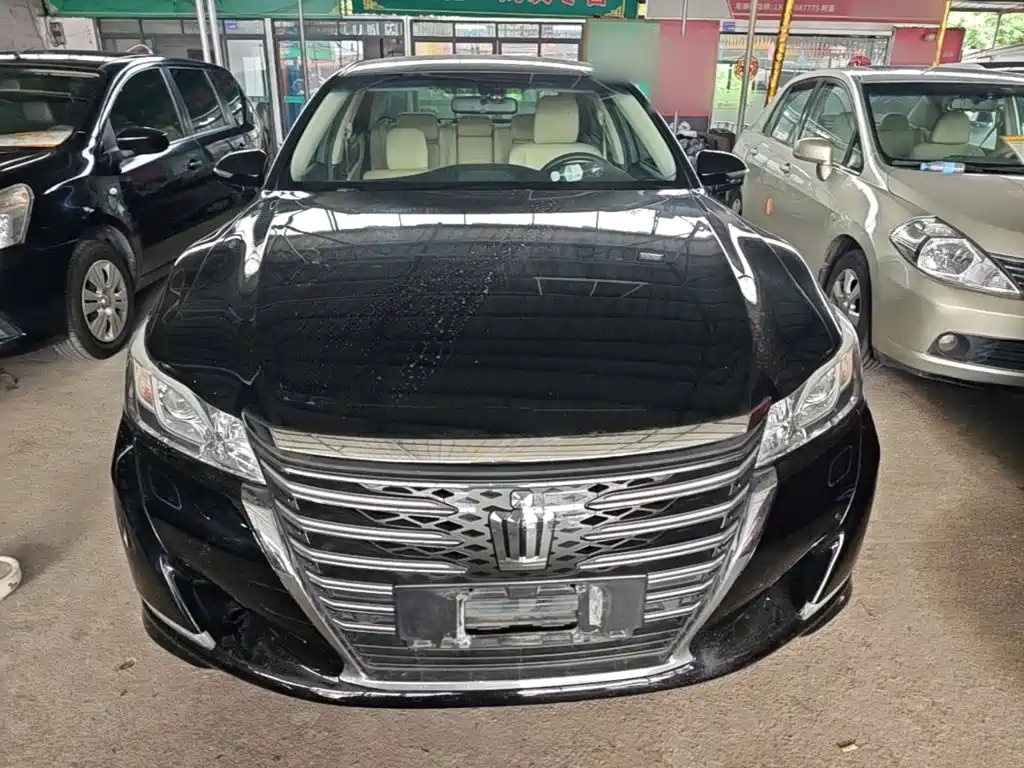 Toyota Crown — миниатюра 3
