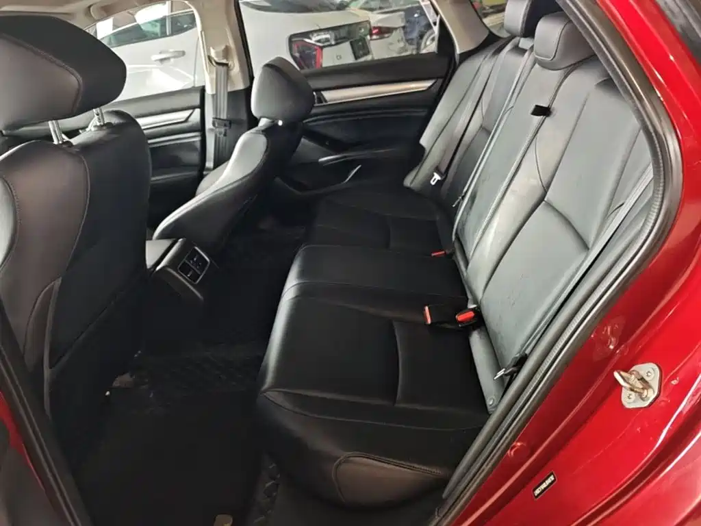Honda Accord — миниатюра 17