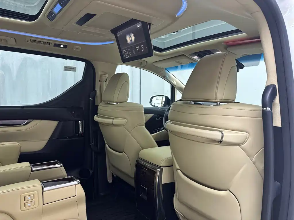 Toyota Alphard — миниатюра 37