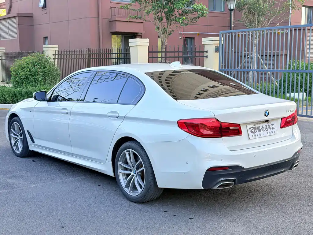 BMW 5 Series — миниатюра 9