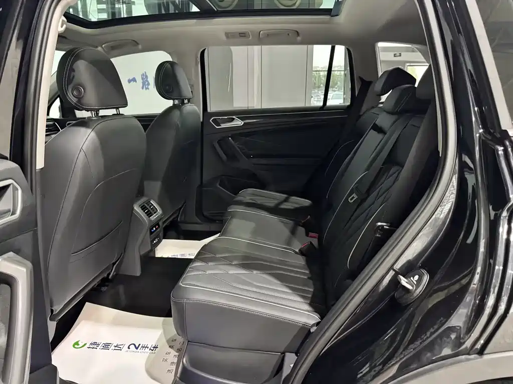 Volkswagen Tiguan L PHEV — миниатюра 25