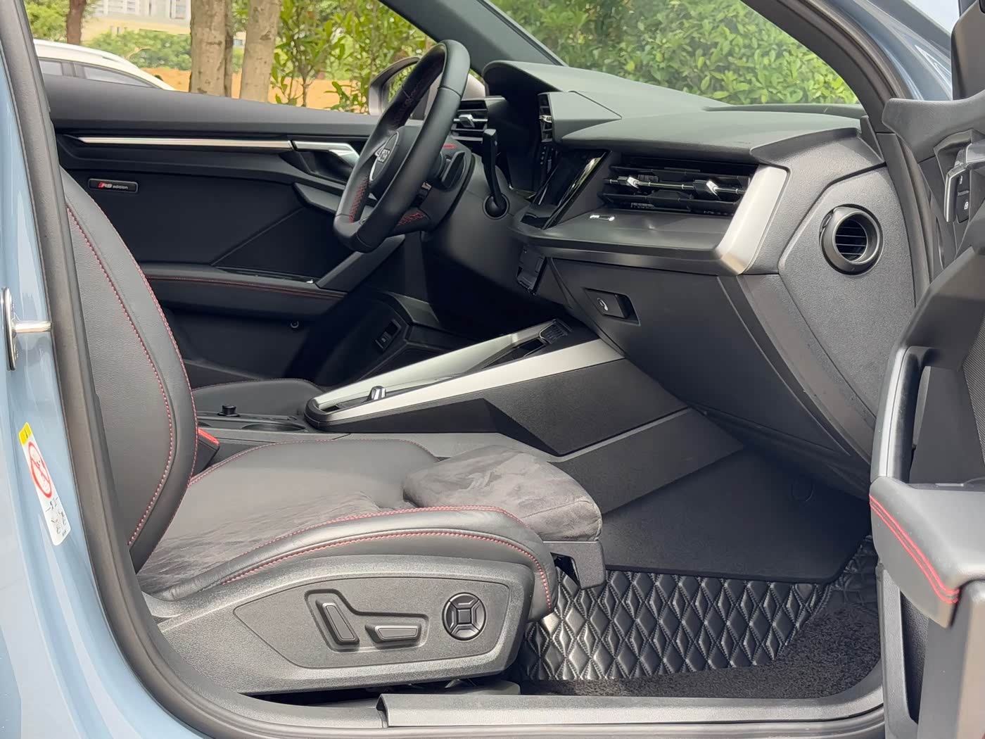 Audi A3 1.4 л 2023 г. Серебристо-серый, пробег 40000 км