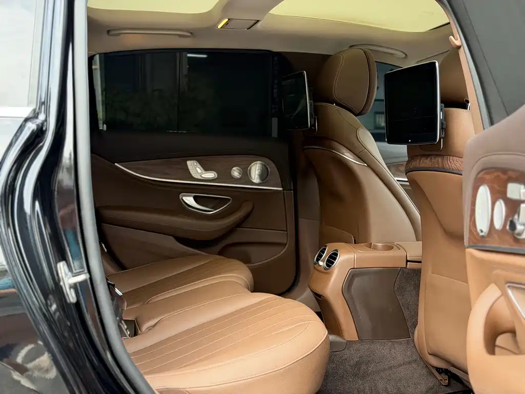Mercedes-Benz E-Class — миниатюра 12