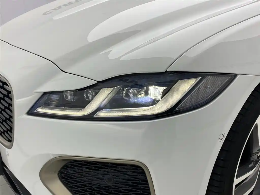 Jaguar XFL 2024 2.0T P300 Flagship Sport