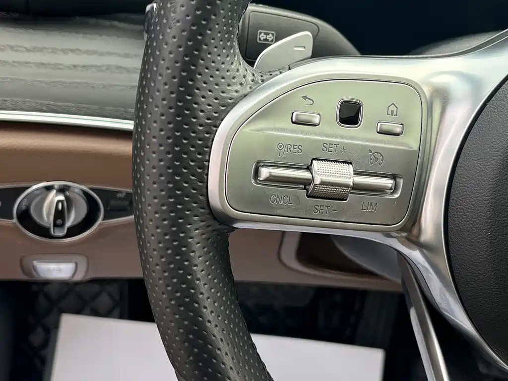 Mercedes-Benz E-Class — миниатюра 16