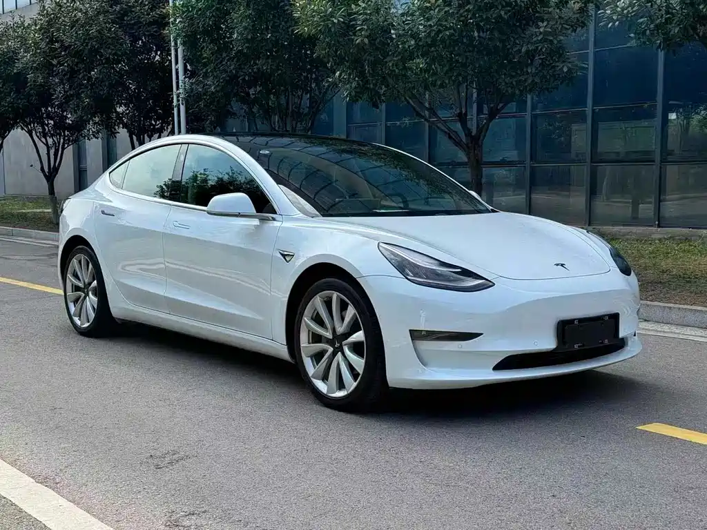 Tesla Model 3 — миниатюра 3