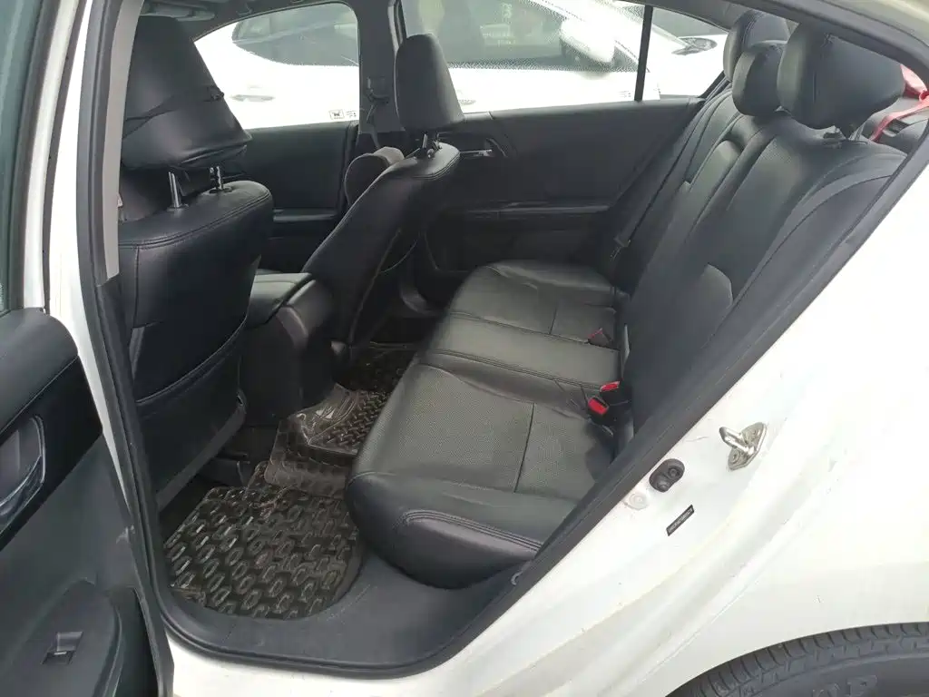 Honda Accord — миниатюра 18