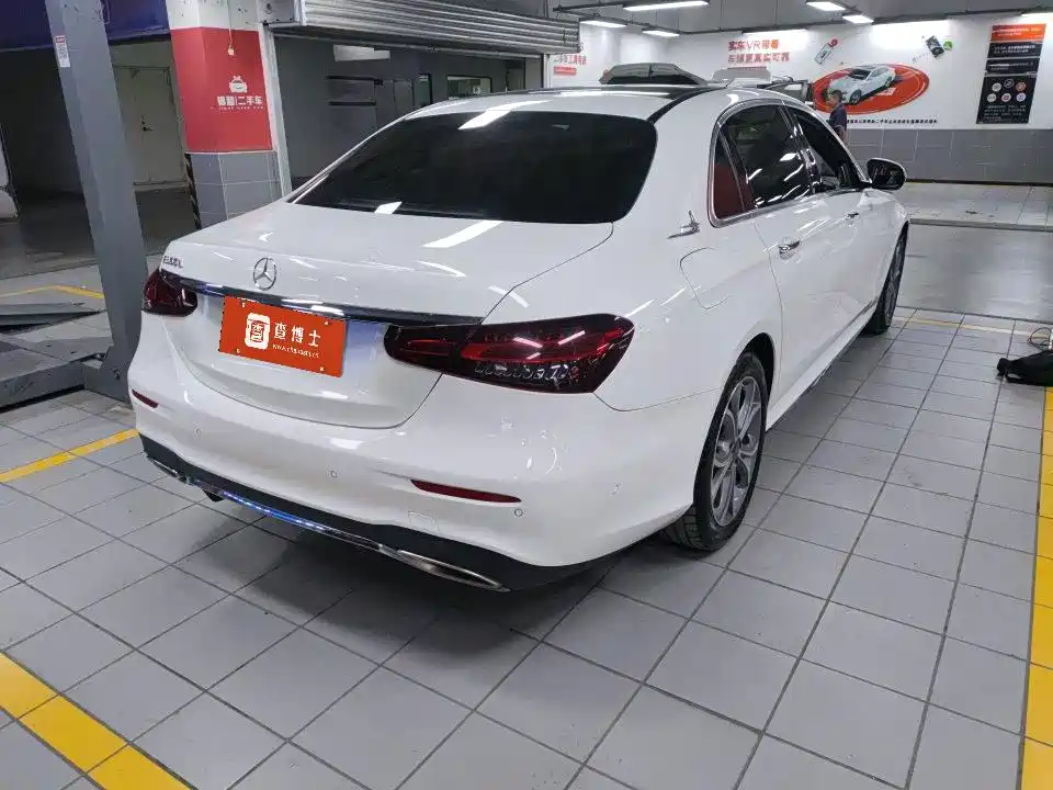 Mercedes-Benz E-Class — миниатюра 2