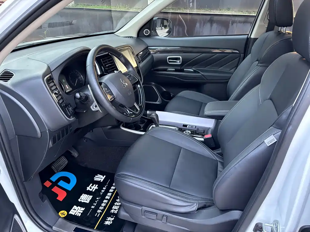 Mitsubishi Outlander — миниатюра 11