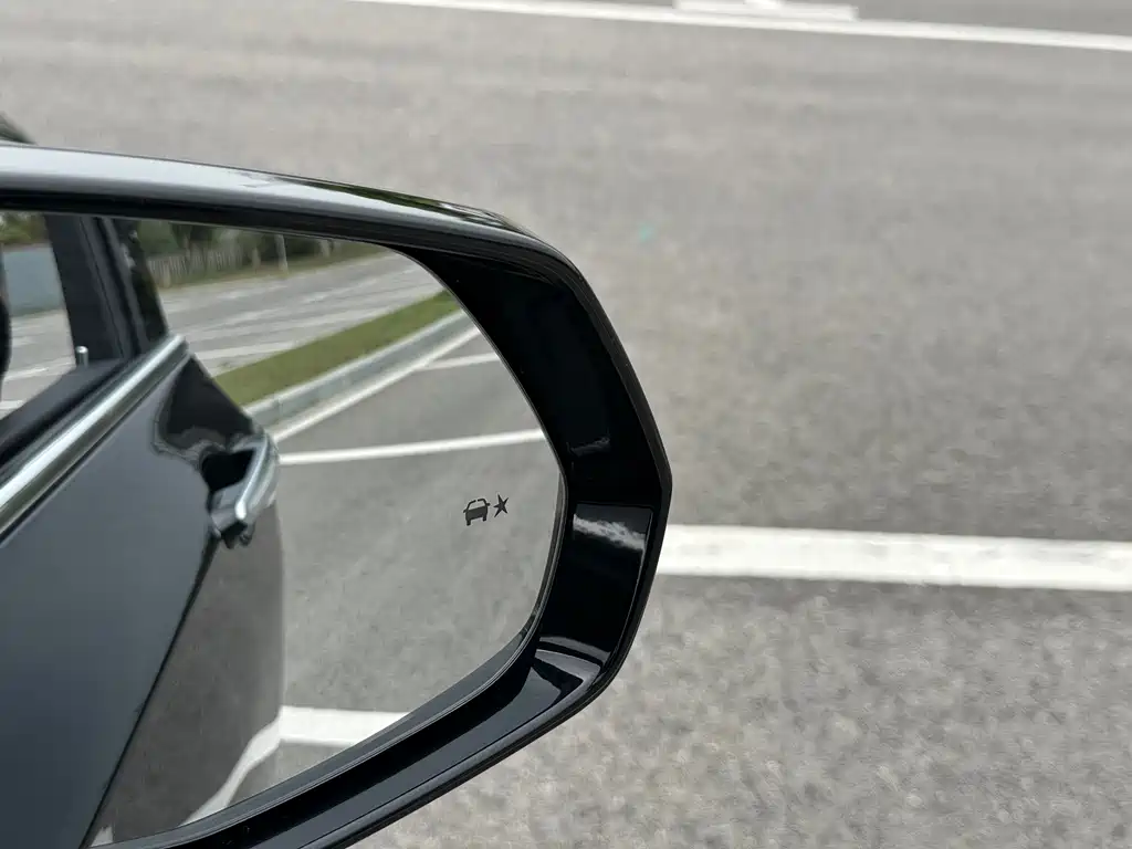 Cadillac XT6 — миниатюра 38