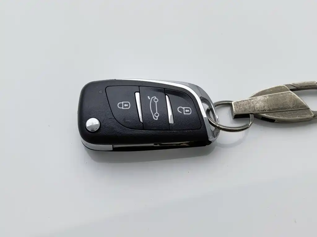 Peugeot 308 — миниатюра 19